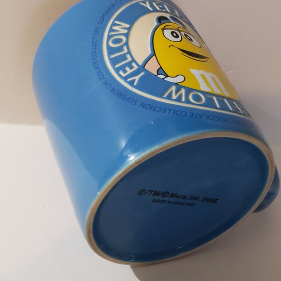 M&M World Blue Mug Superior Chocolate Collection Yellow 2005 16 Oz - Picture 6 of 6